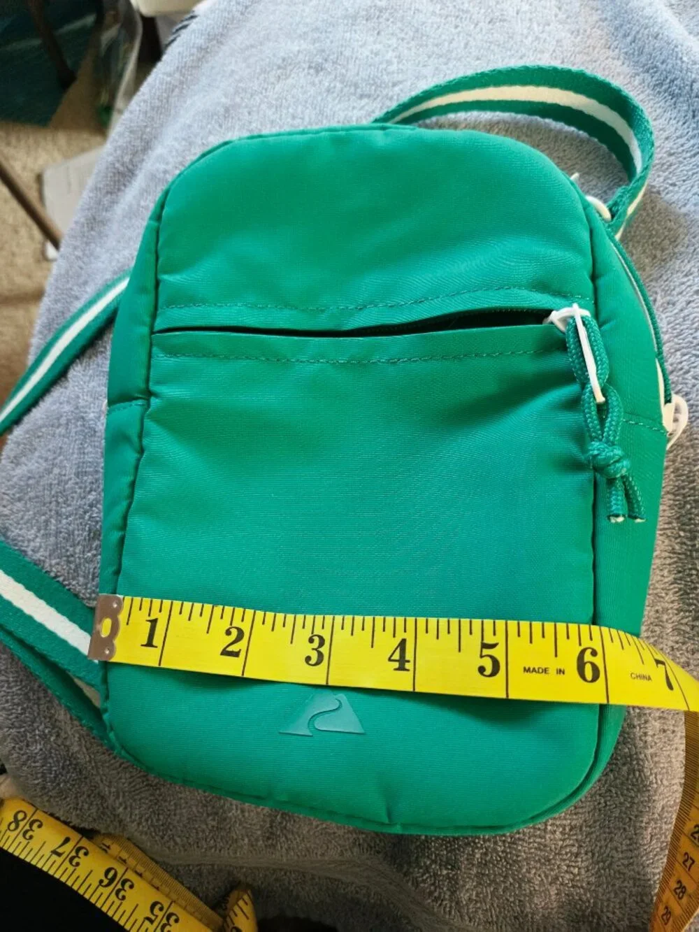 Ozark Trail Crossbody Bag/sporty/Emerald Green/White/good condition 6x9